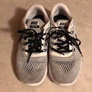 Women's Nike free run shoes
